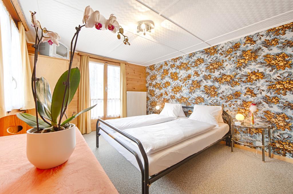 Pension Aaron Am See Grächen Kamer foto
